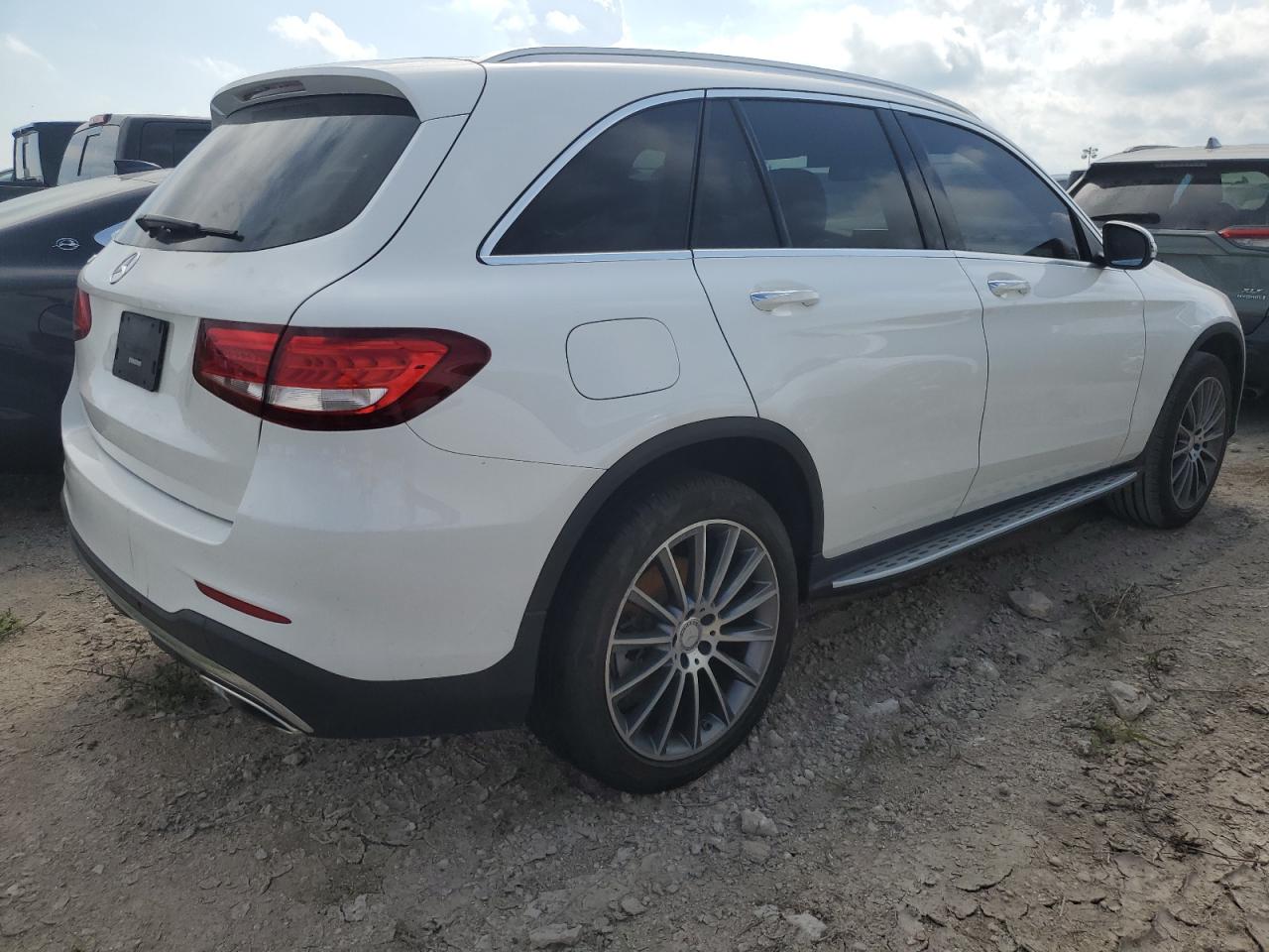 VIN WDC0G4JB4GF105788 2016 MERCEDES-BENZ GLC-CLASS no.3