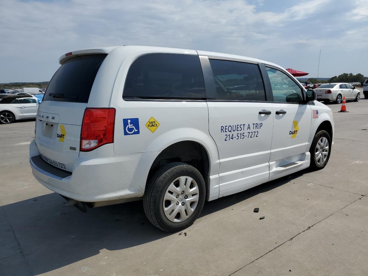 2019 Dodge Caravan - Image 3