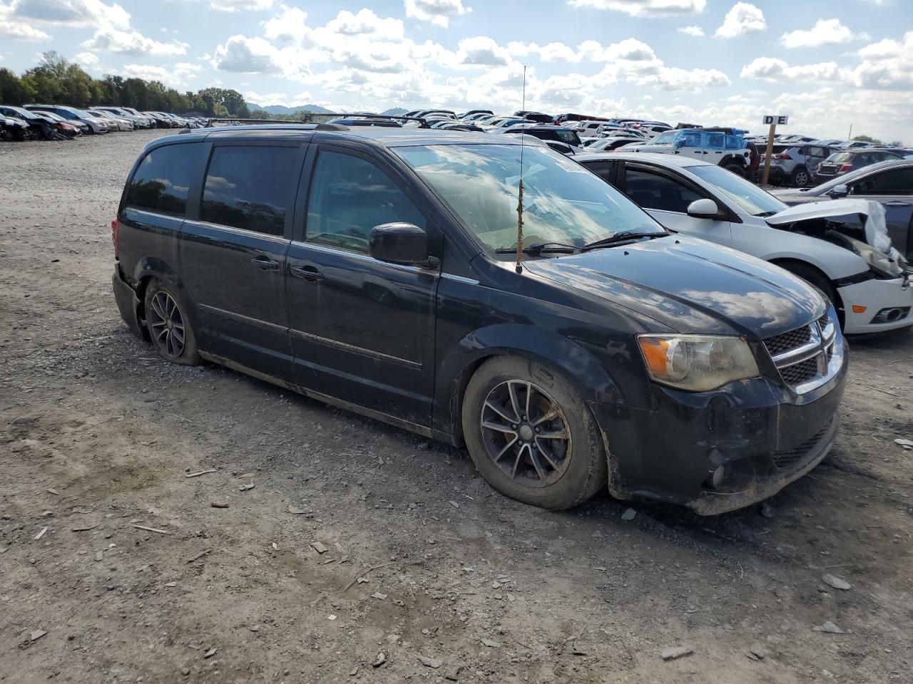 2C4RDGCG4HR624687 2017 Dodge Grand Caravan Sxt