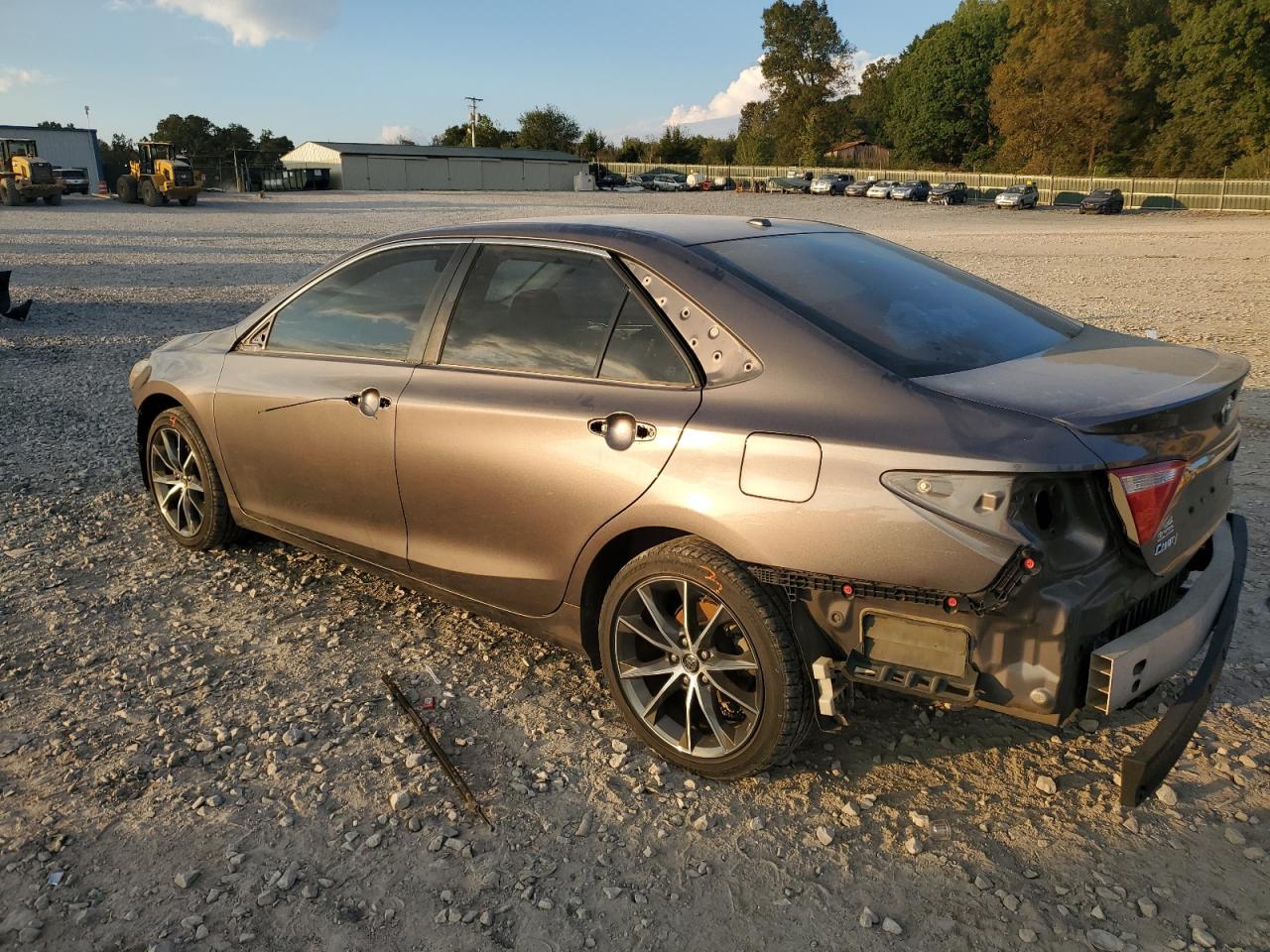 4T1BF1FK3FU475693 2015 TOYOTA CAMRY - Image 2