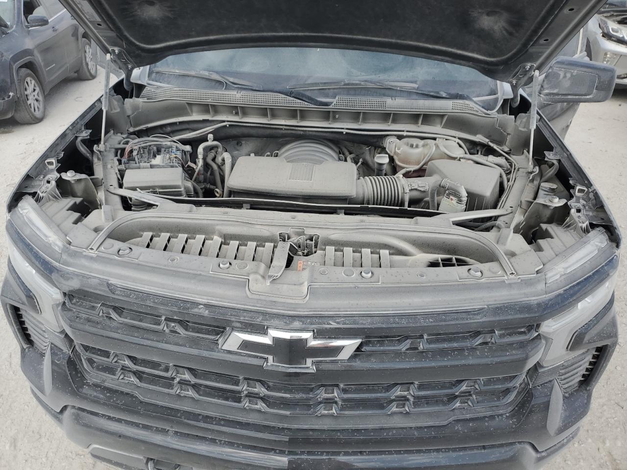 2023 Chevrolet Silverado - Image 13