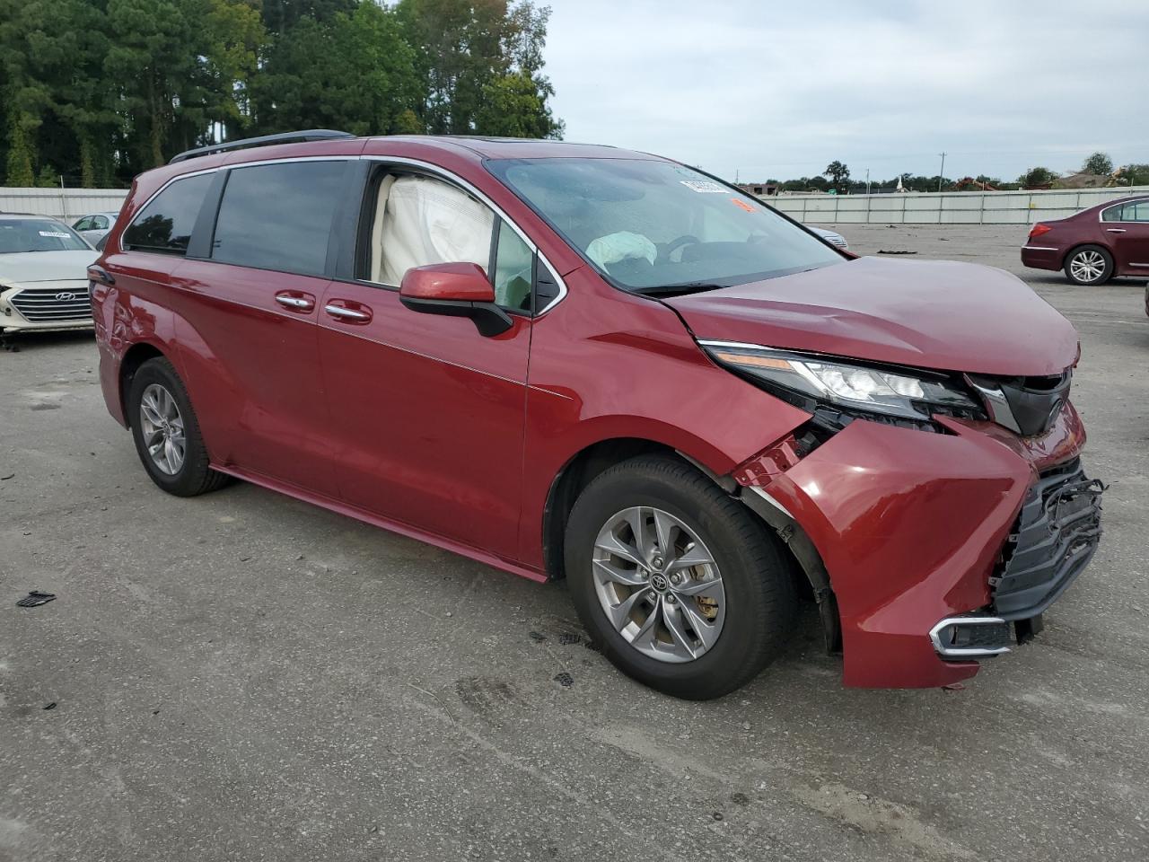 2022 Toyota Sienna - Image 4