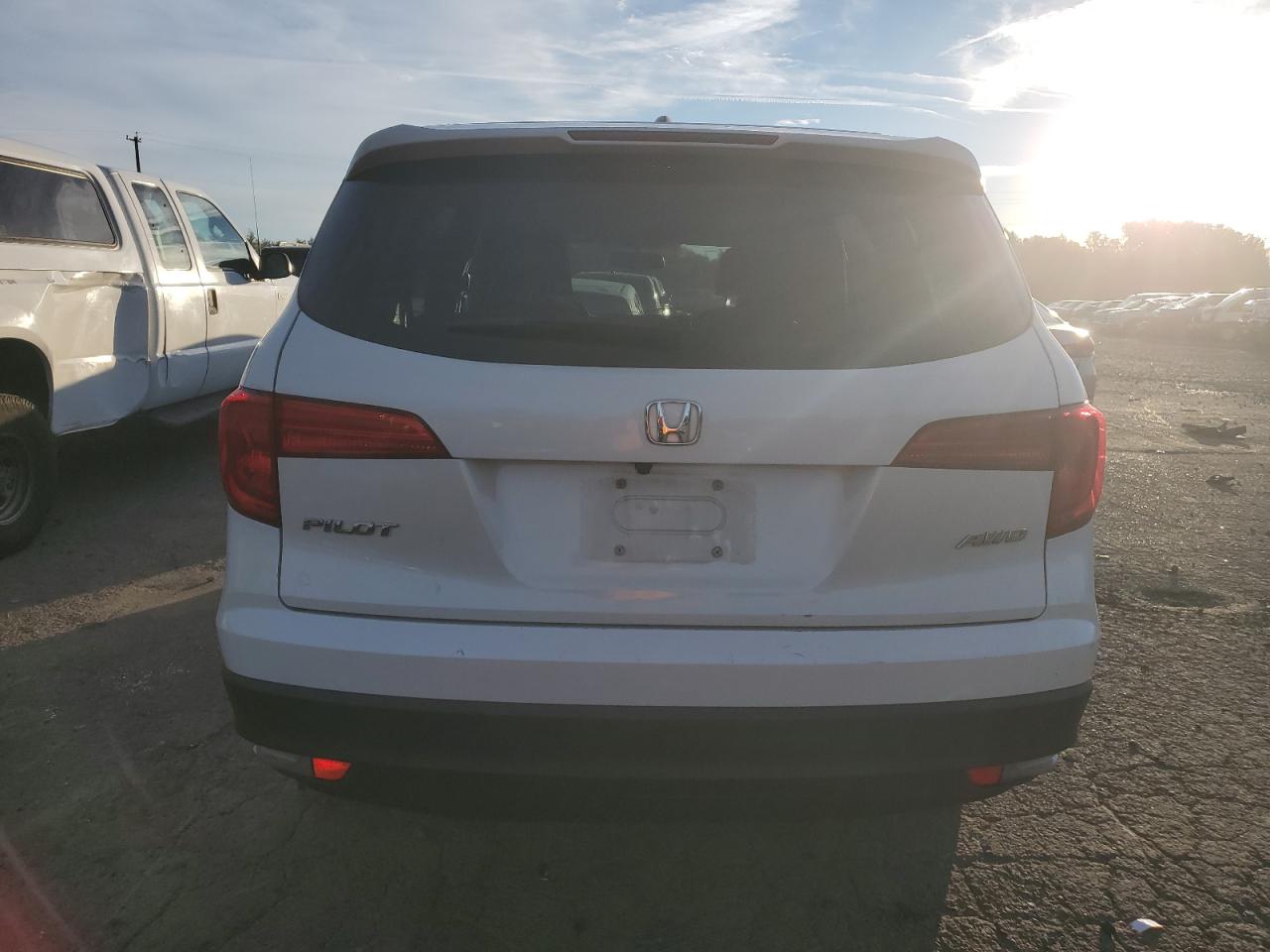 5FNYF6H74JB011043 2018 Honda Pilot Exln