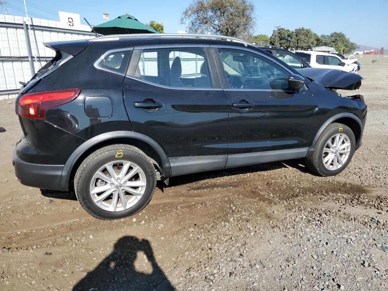 2017 Nissan Rogue - Image 3