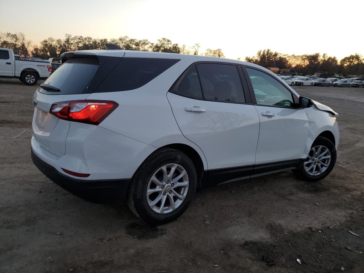 2020 Chevrolet Equinox - Image 3