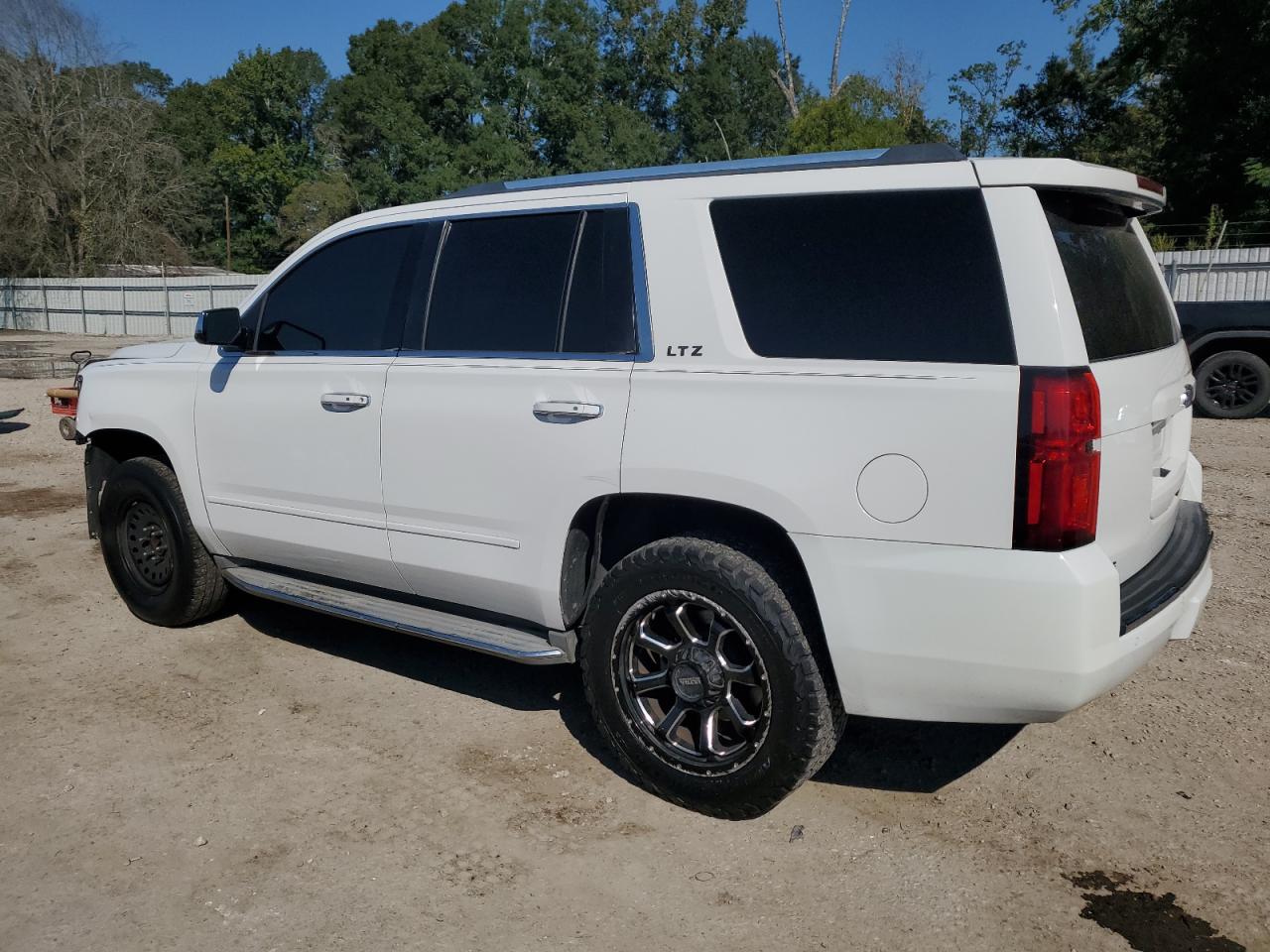 1GNSCCKC7FR149350 2015 CHEVROLET TAHOE - Image 2