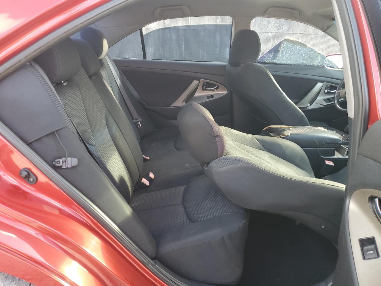 2010 Toyota Camry - Image 11