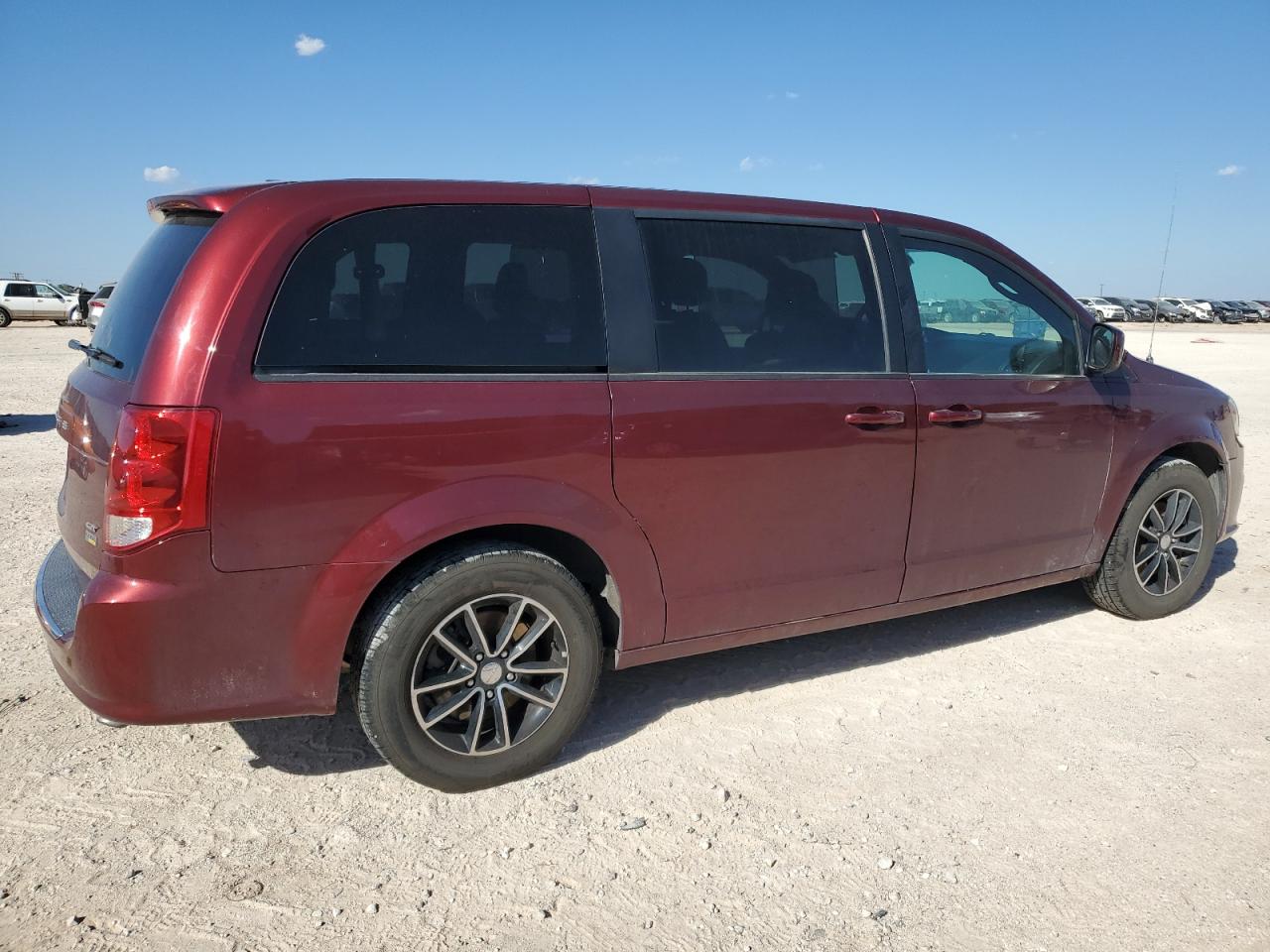 2019 Dodge Caravan - Image 3
