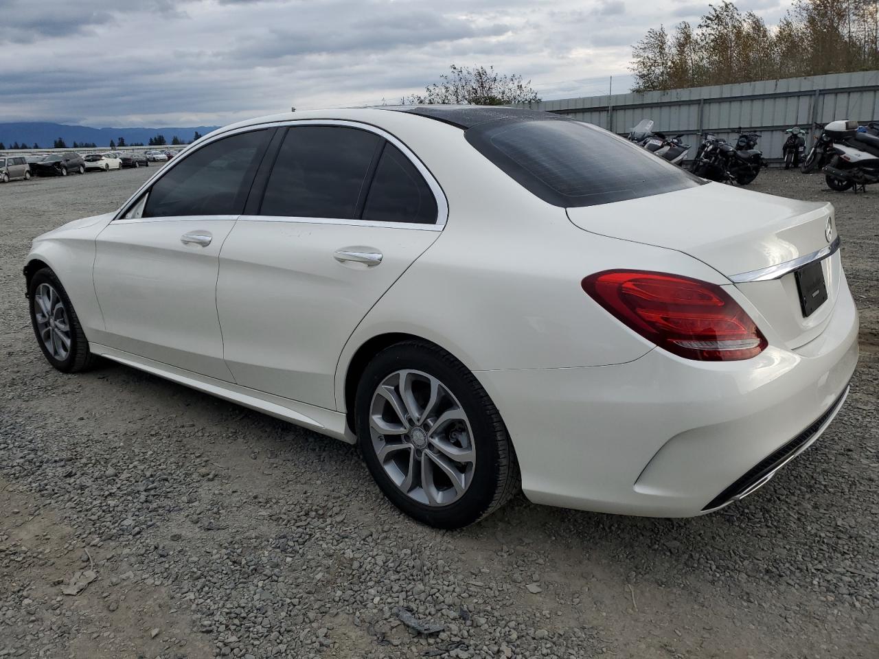 VIN 55SWF4KB8GU120878 2016 MERCEDES-BENZ C-CLASS no.2