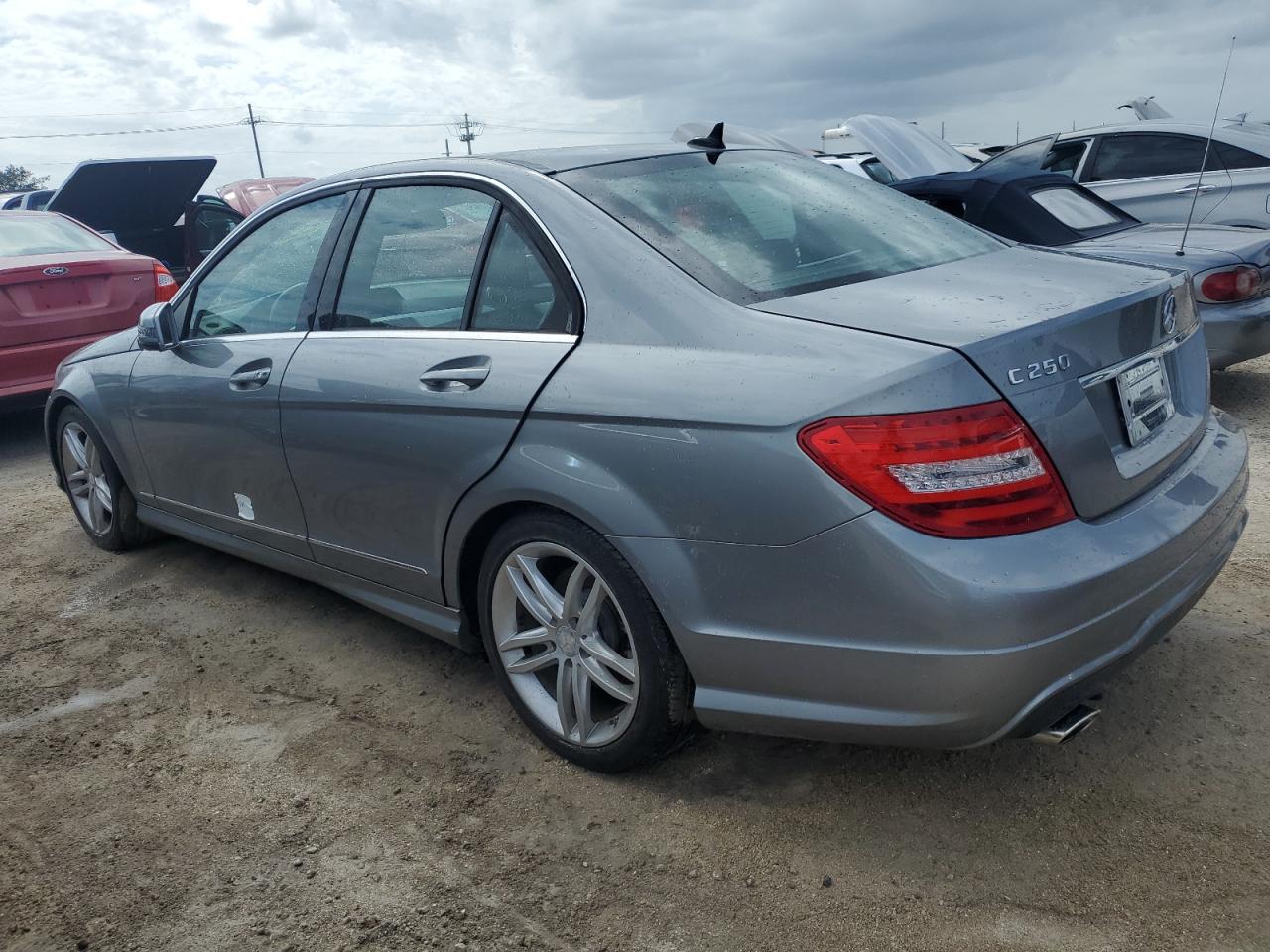 VIN WDDGF4HB3DA851371 2013 MERCEDES-BENZ C-CLASS no.2