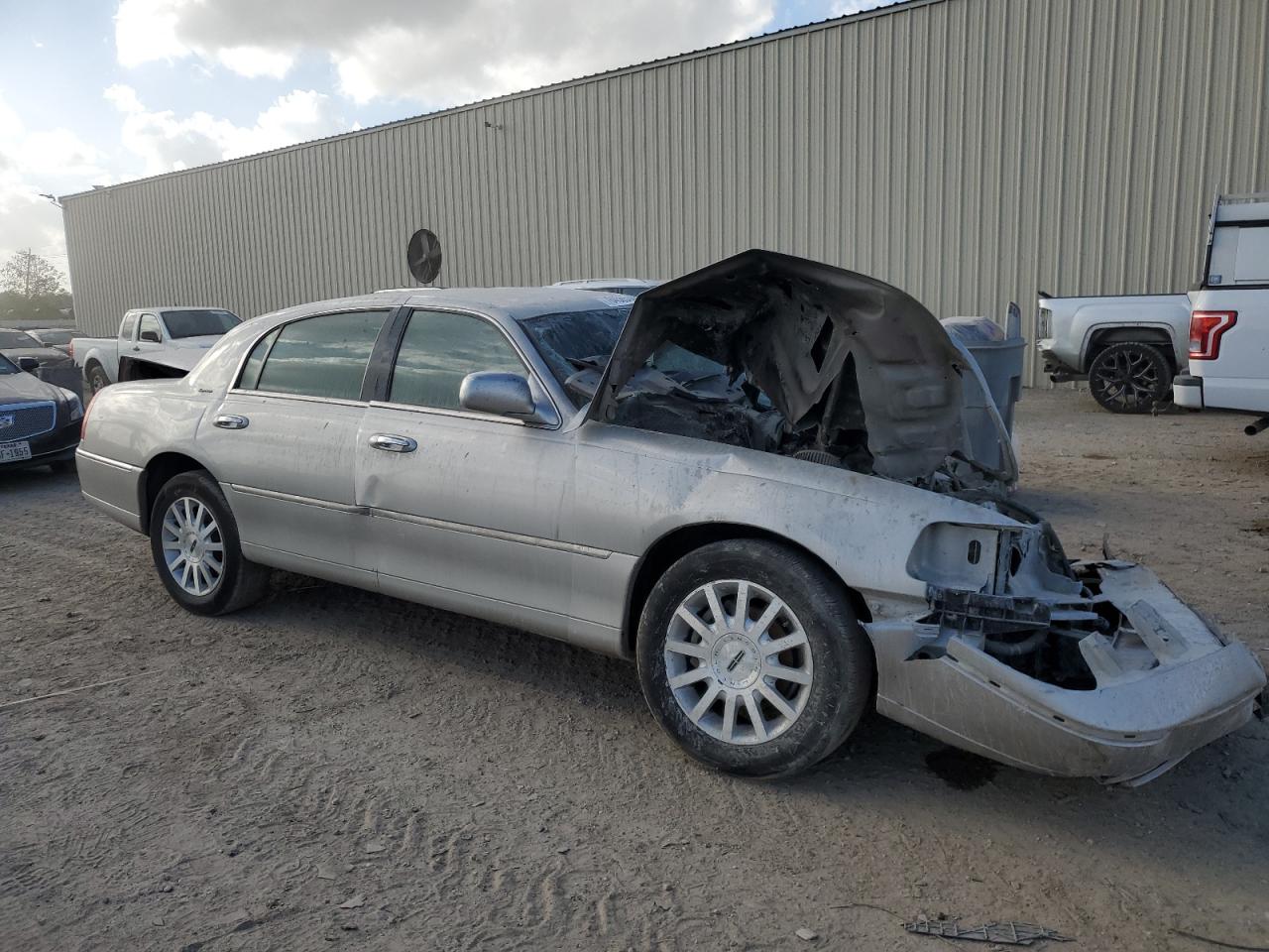 2007 Lincoln Town Car Signature VIN: 1LNHM81V17Y638510 Lot: 78456534