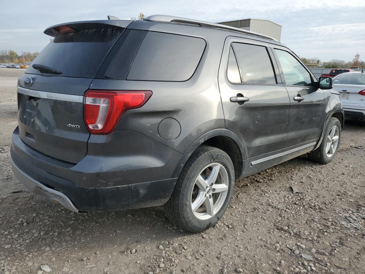 2017 Ford Explorer - Image 3