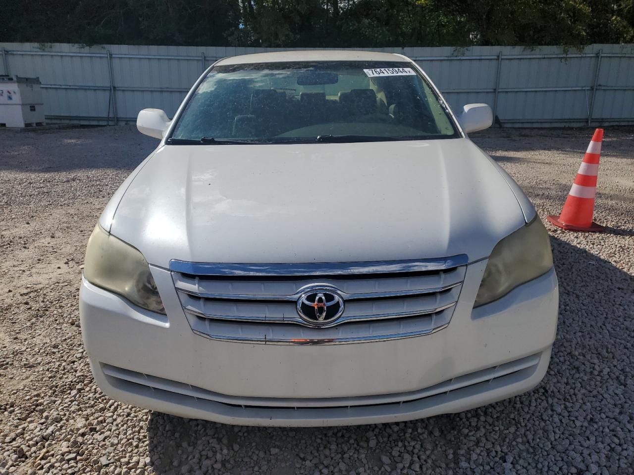 2005 Toyota Avalon - Image 5