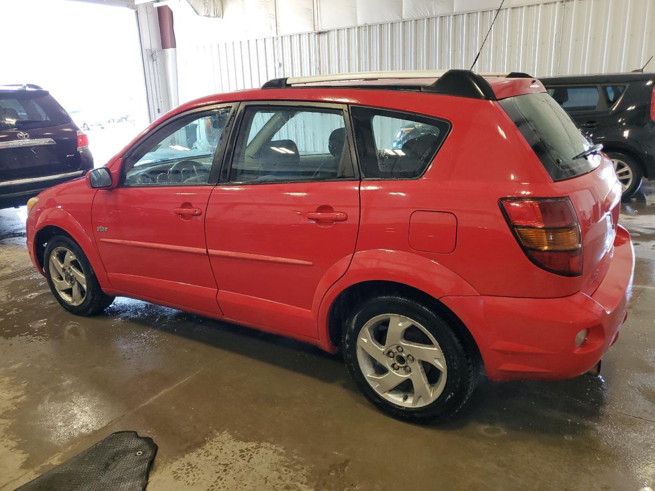 2005 Pontiac Vibe - Image 2