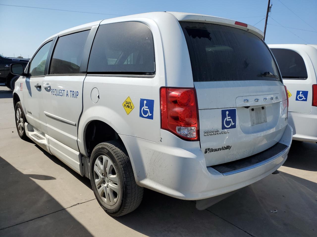 2019 Dodge Caravan - Image 2