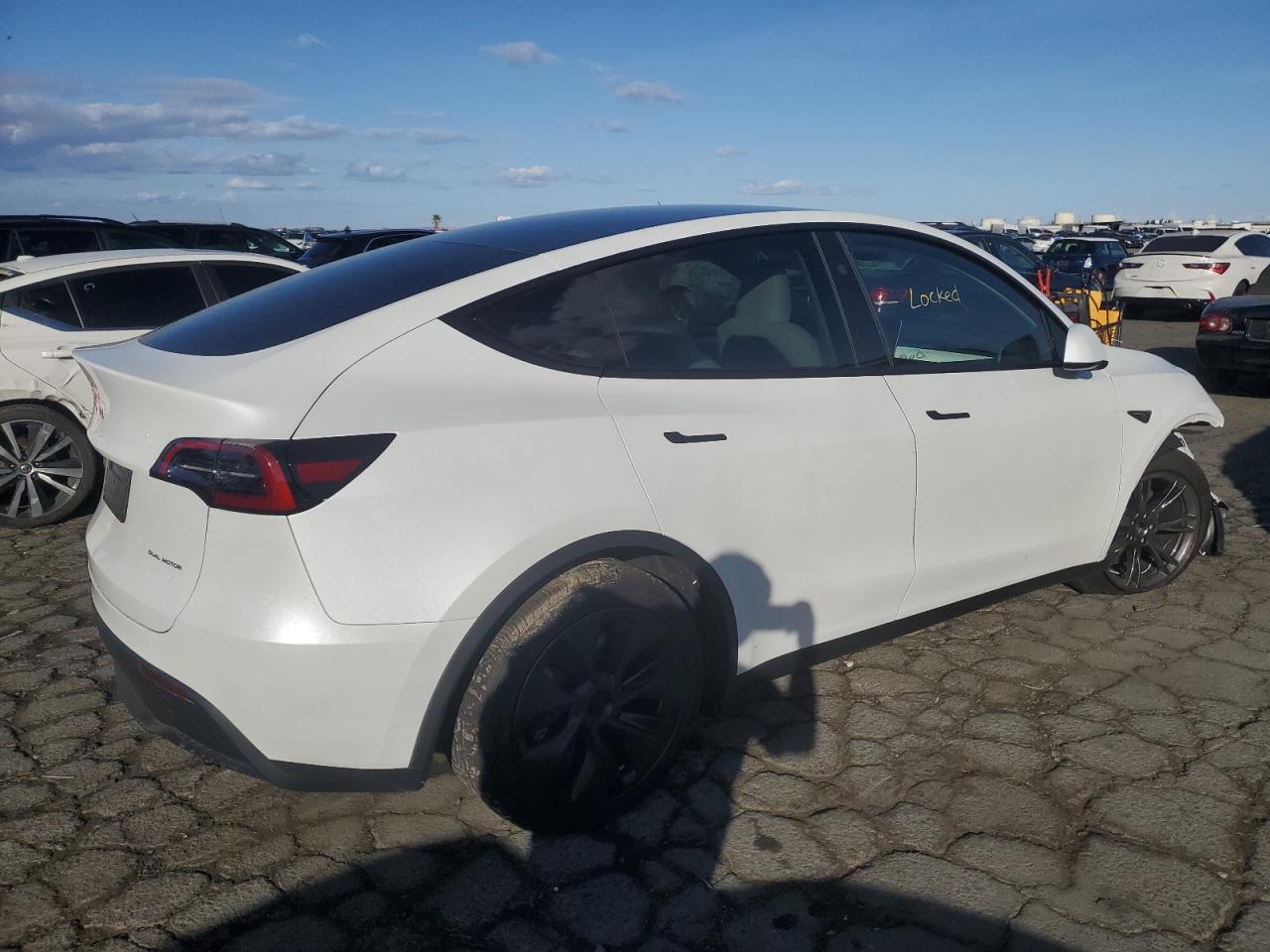 VIN 7SAYGAEE4RF123357 2024 TESLA MODEL Y no.3