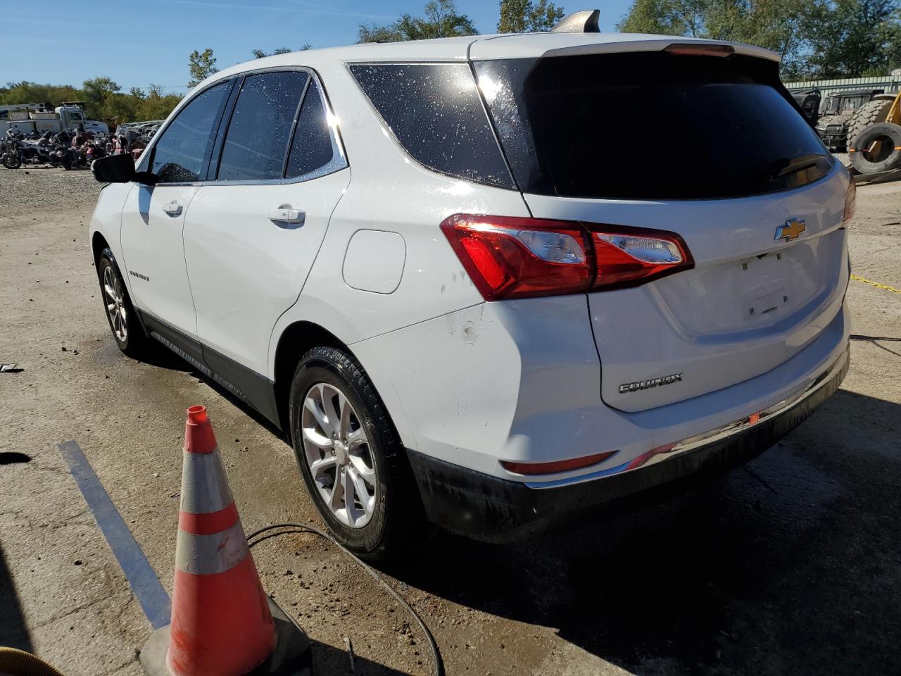 3GNAXJEV5JS598212 2018 CHEVROLET EQUINOX - Image 2