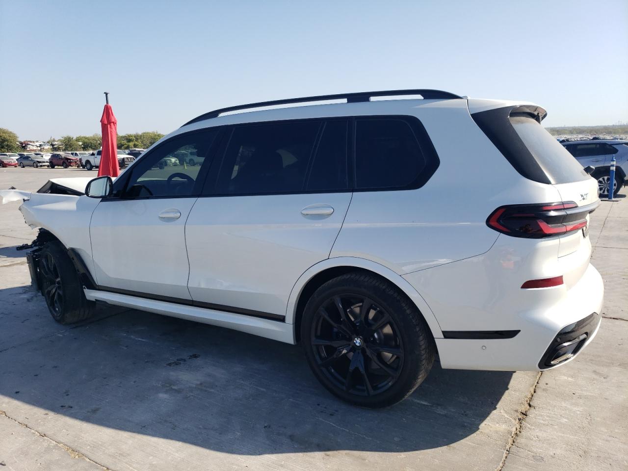 2024 BMW X7 - Image 2