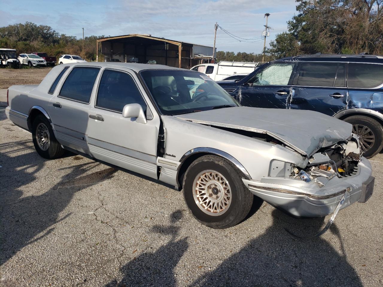 1997 Lincoln Town Car - Image 4