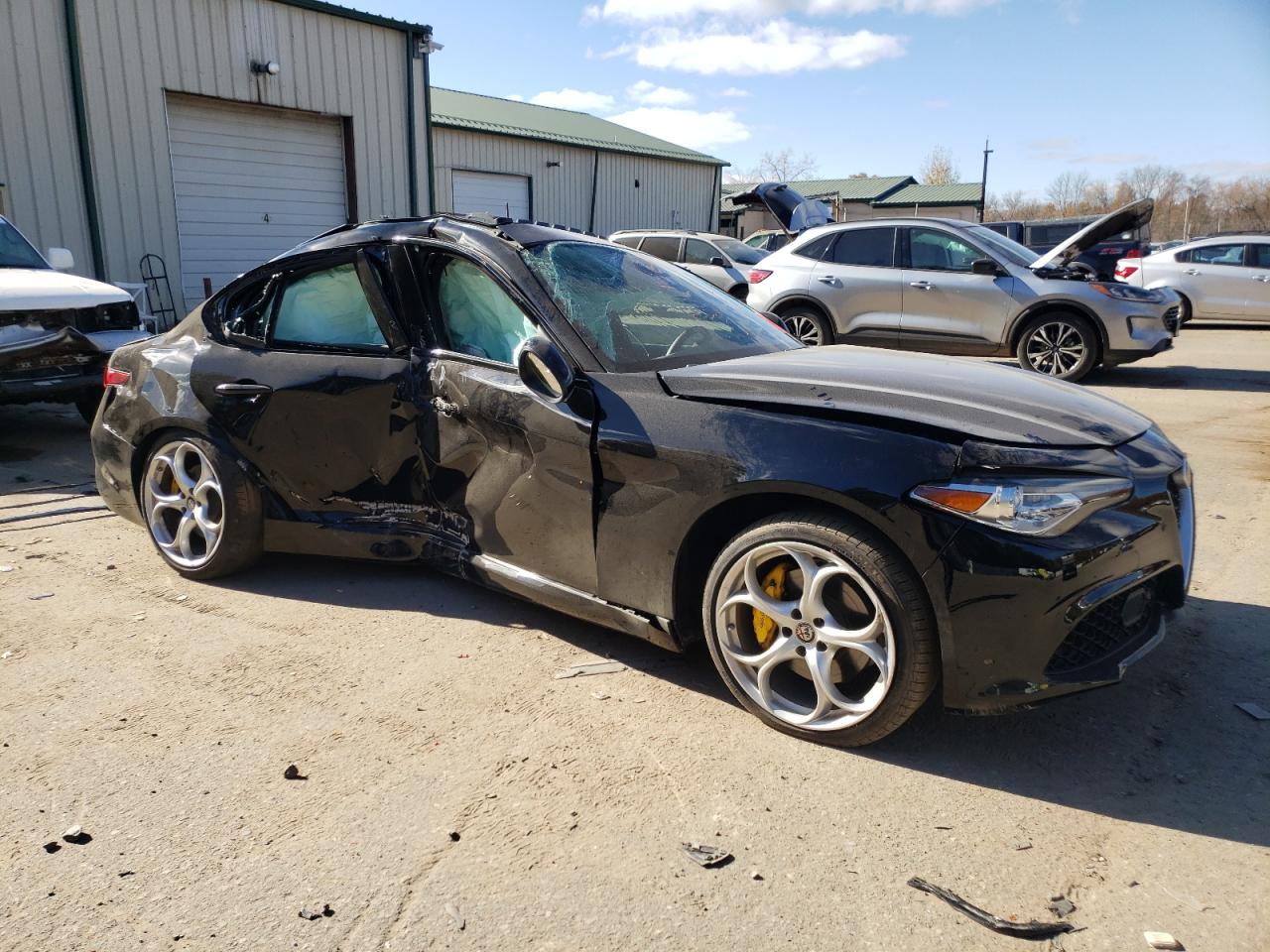 2019 Alfa Romeo Giulia - Image 4