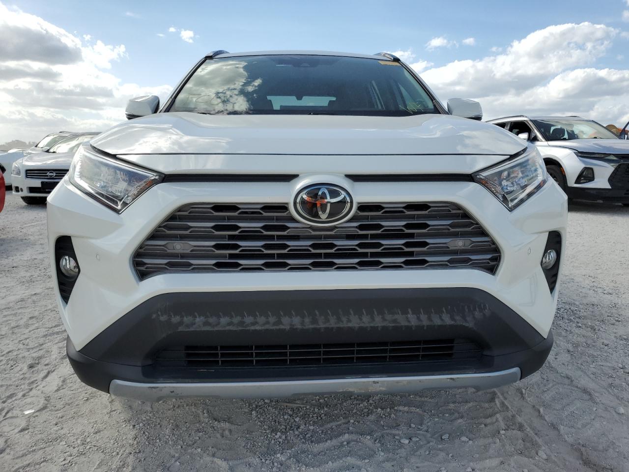 2019 Toyota RAV 4 - Image 5