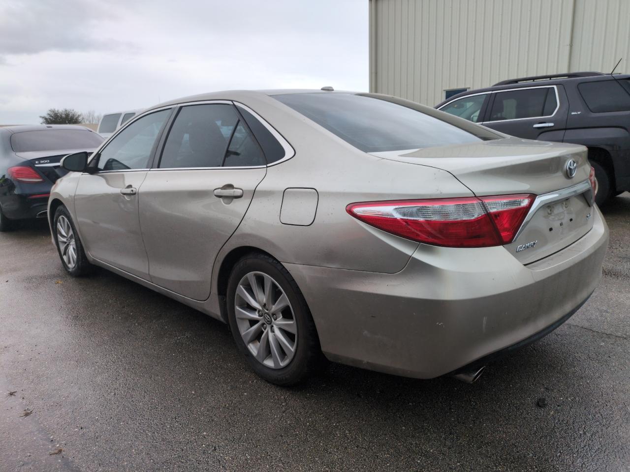 4T1BK1FK1HU032280 2017 TOYOTA CAMRY - Image 2