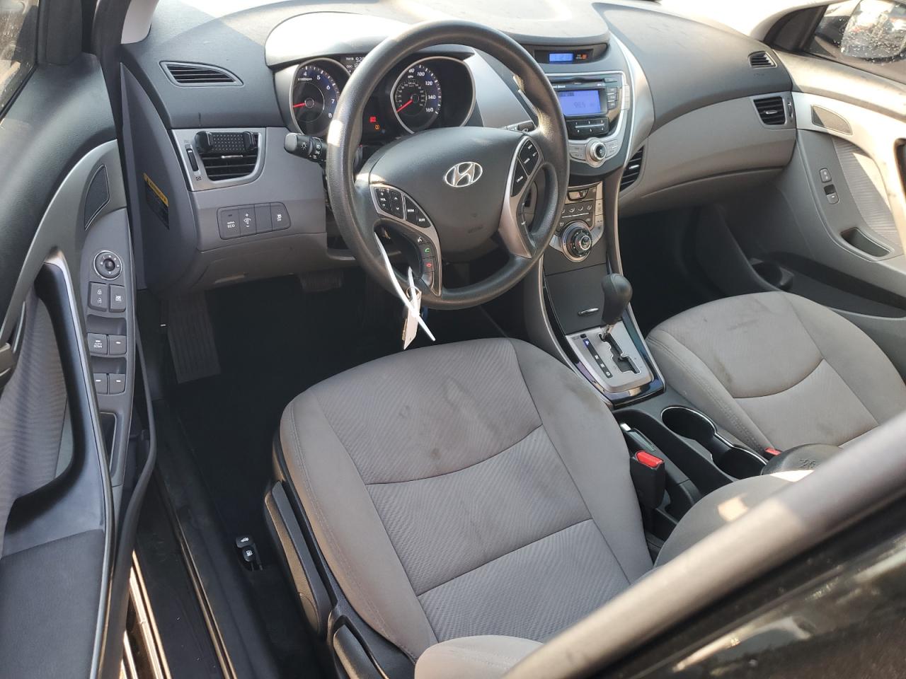 2013 Hyundai Elantra - Image 8