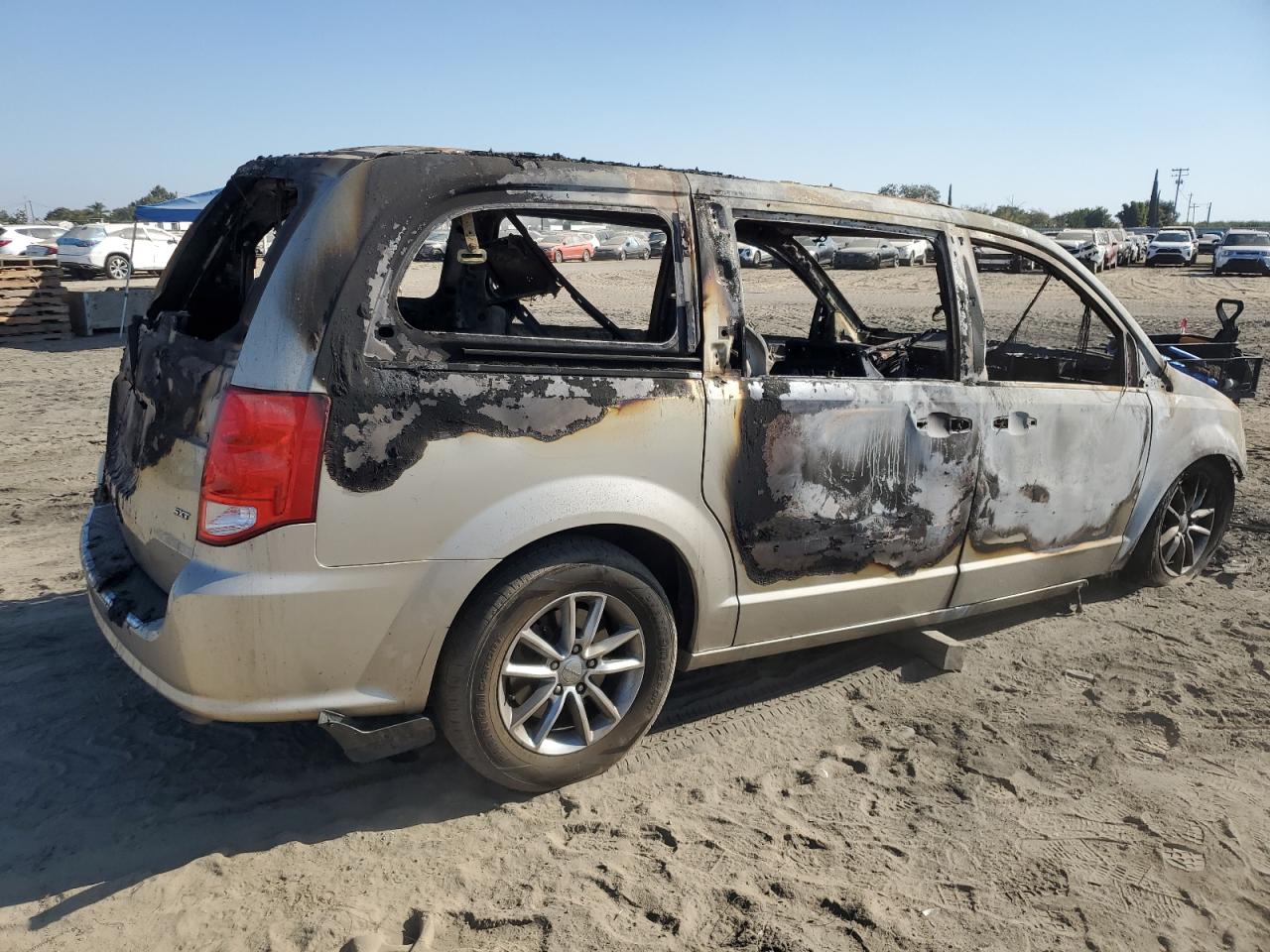 2014 Dodge Caravan - Image 3