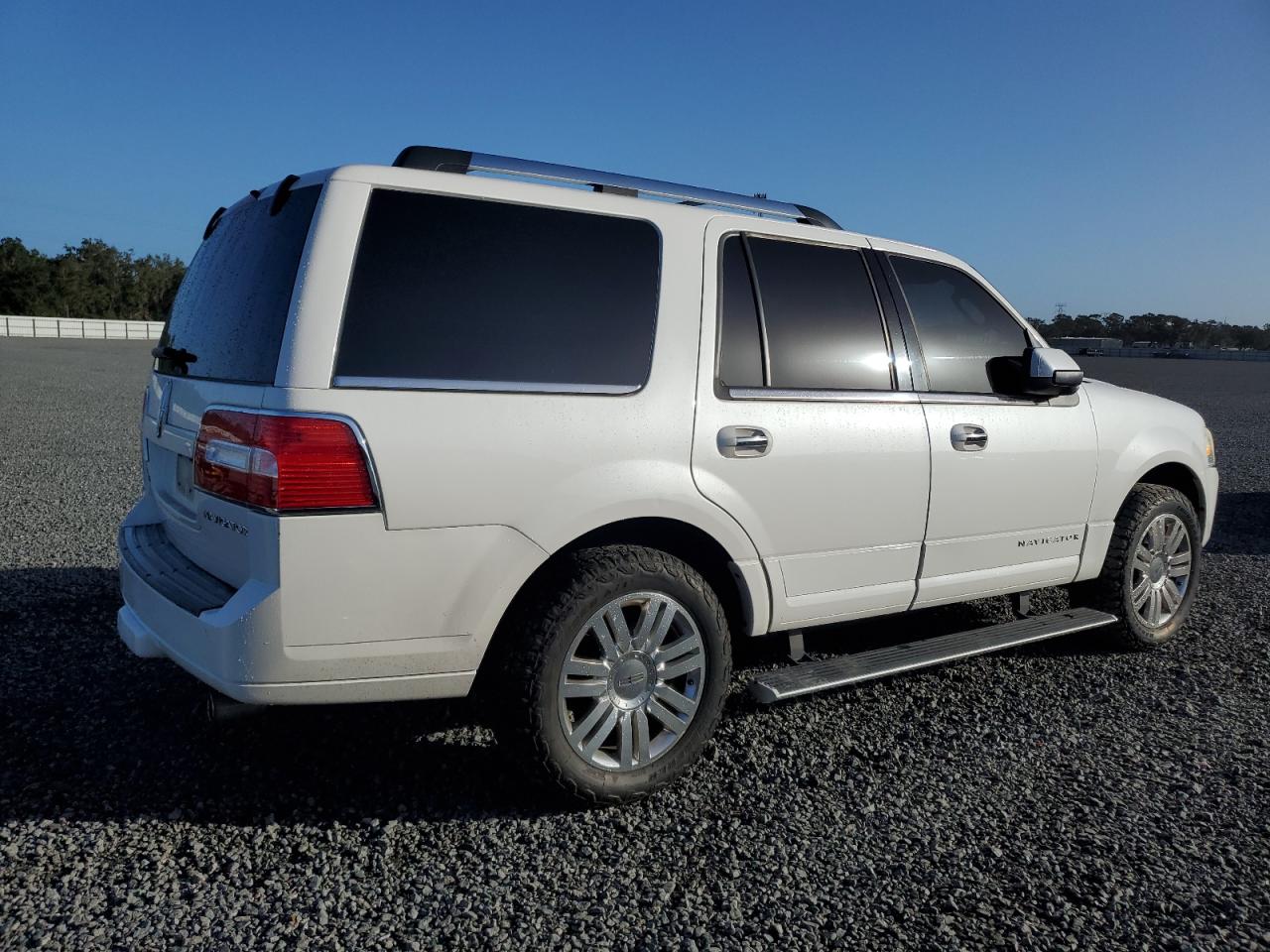 2011 Lincoln Navigator - Image 3