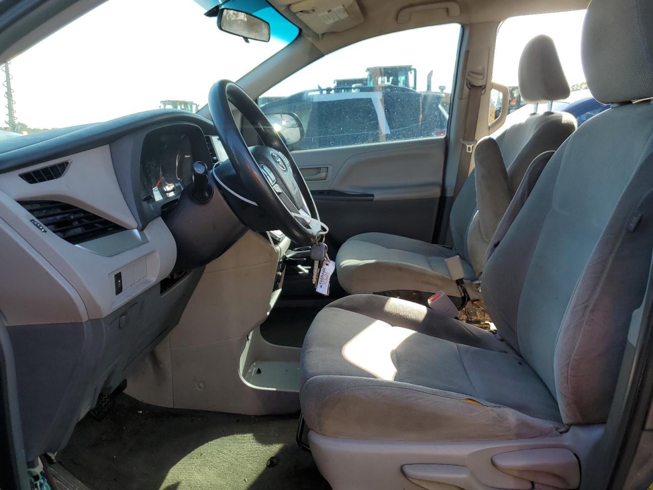 5TDZK3DC6FS670097 2015 Toyota Sienna