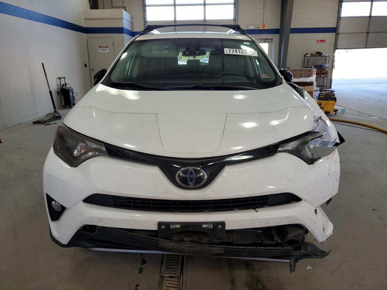 2018 Toyota RAV 4 - Image 5