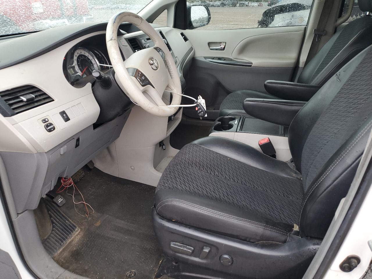 2013 Toyota Sienna - Image 7
