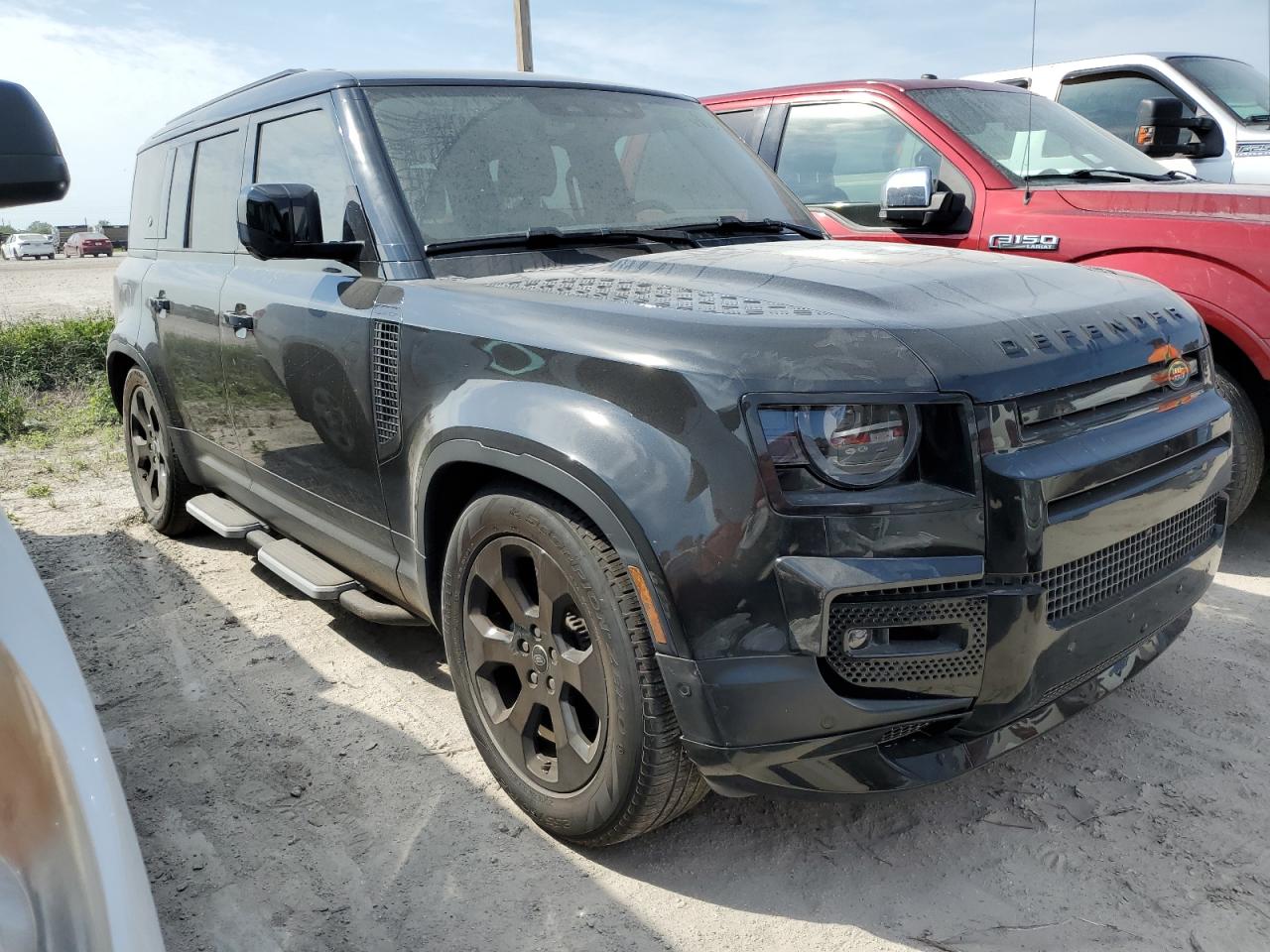 2023 Land Rover Defender - Image 4