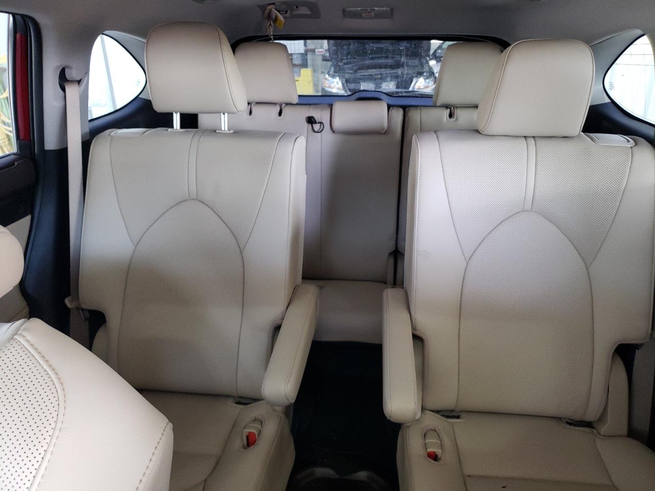 2020 Toyota Highlander - Image 10