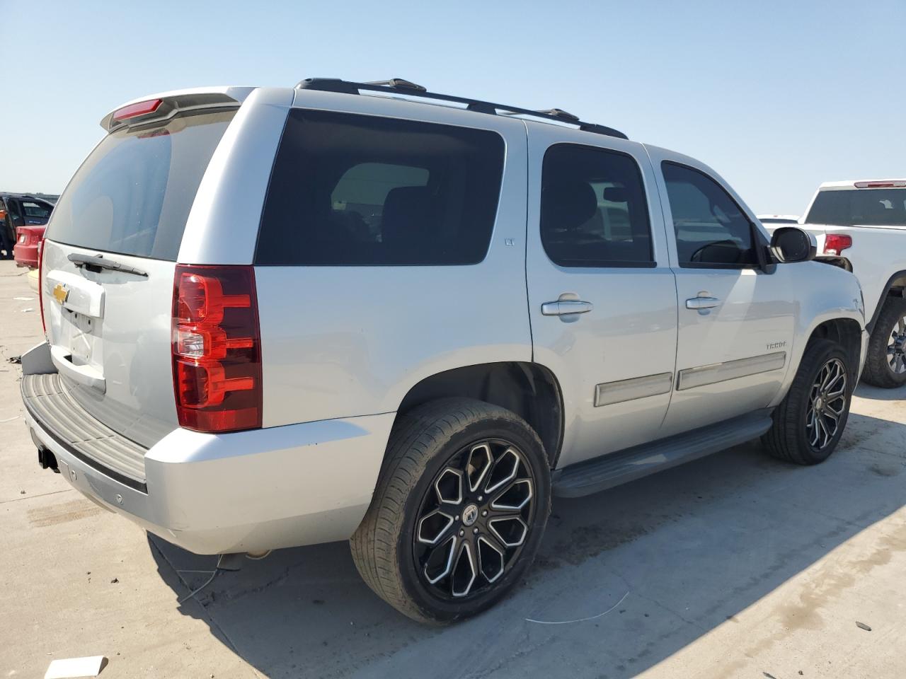 VIN 1GNSCBE01DR147666 2013 CHEVROLET TAHOE no.3