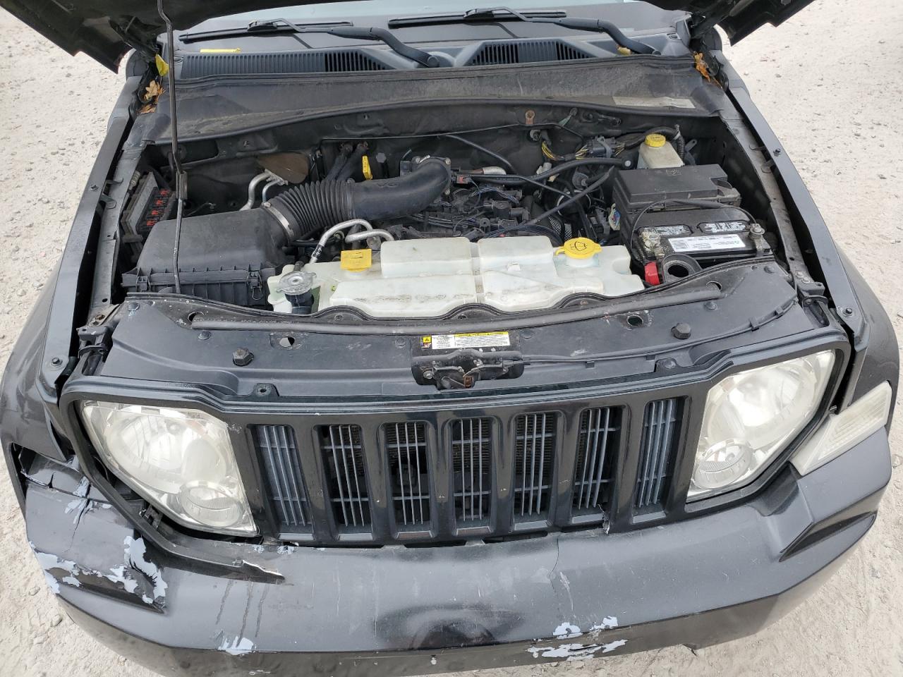 2012 Jeep Liberty (North America) - Image 12