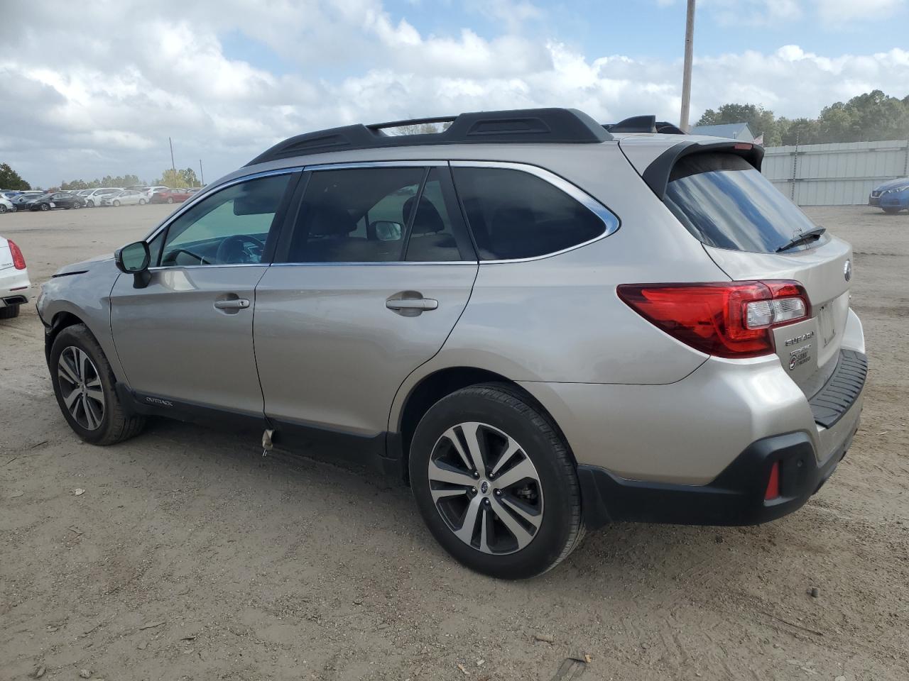 2018 Subaru Outback - Image 2