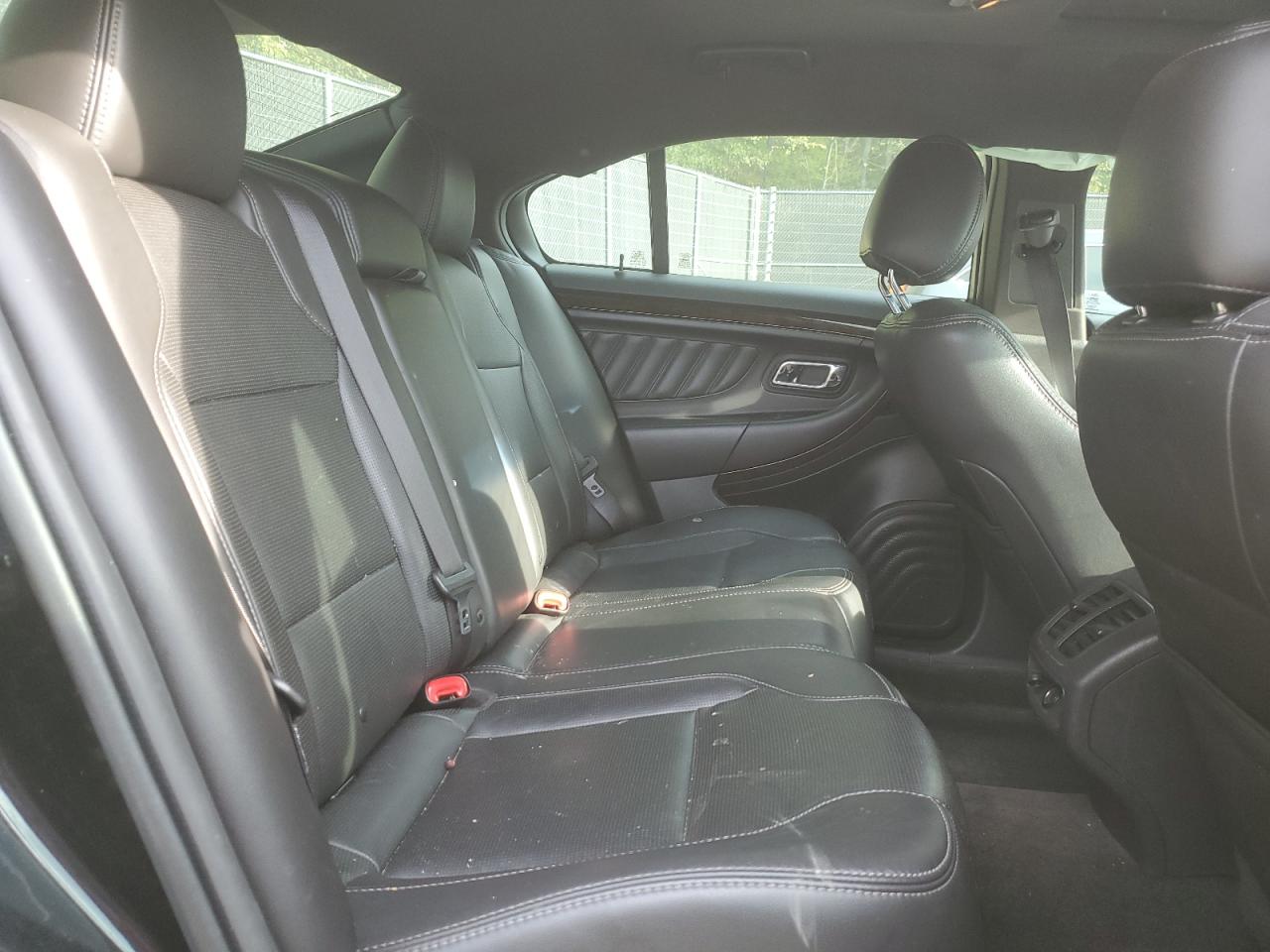 2013 Ford Taurus - Image 11