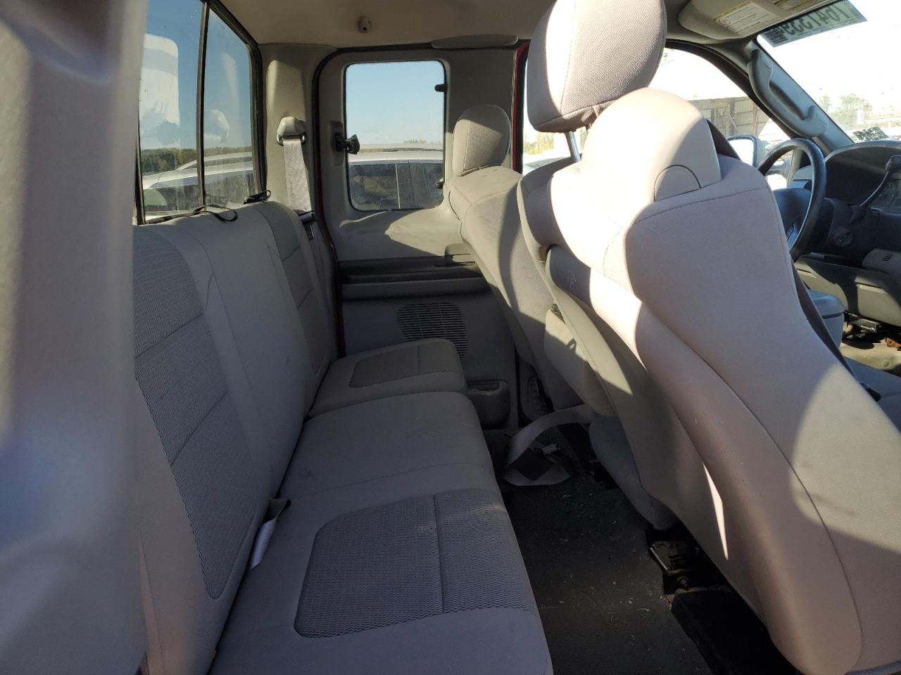 2005 Ford F250 - Image 10