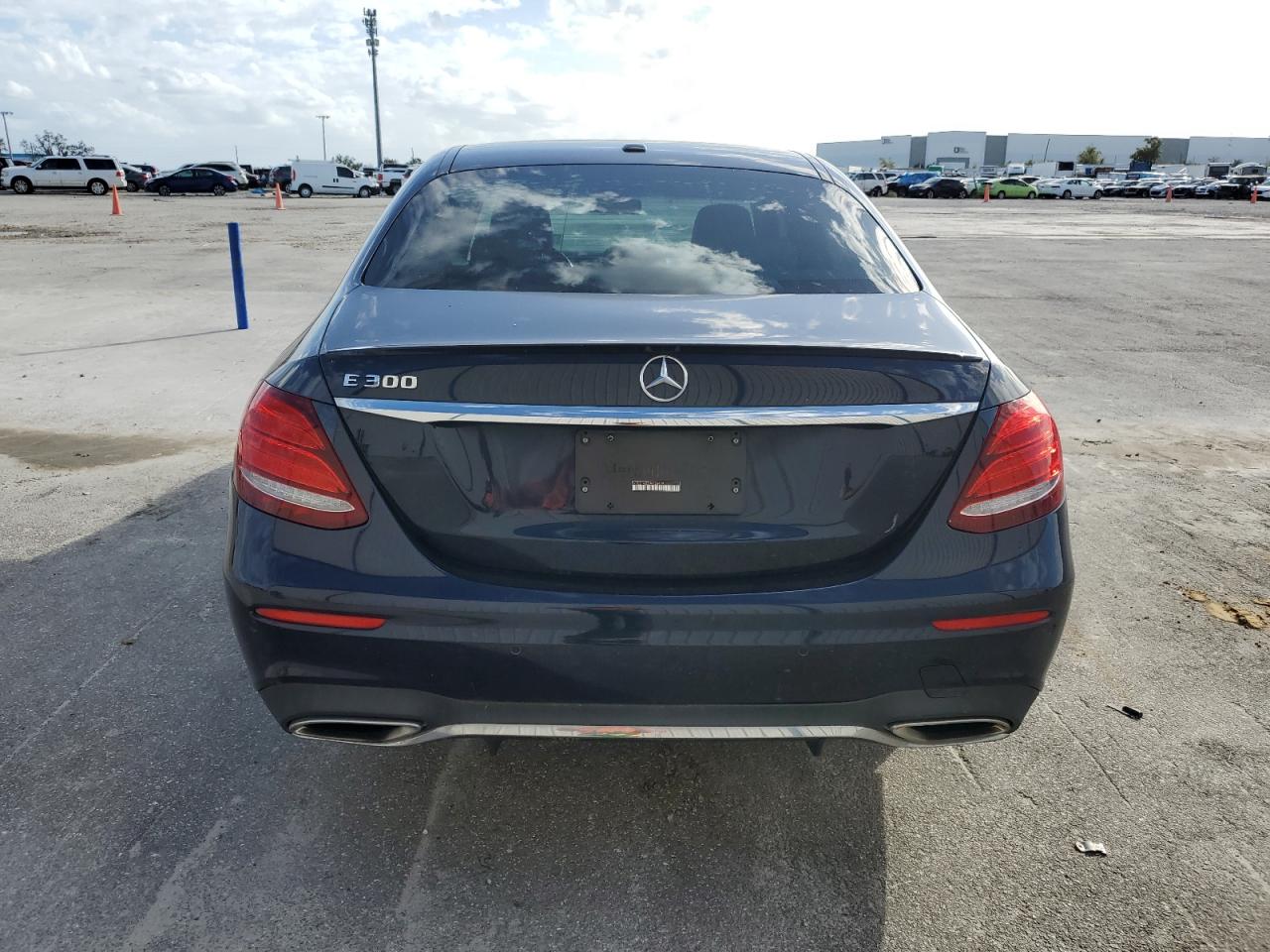 2017 Mercedes-Benz E 300 VIN: WDDZF4JB5HA153479 Lot: 76020554