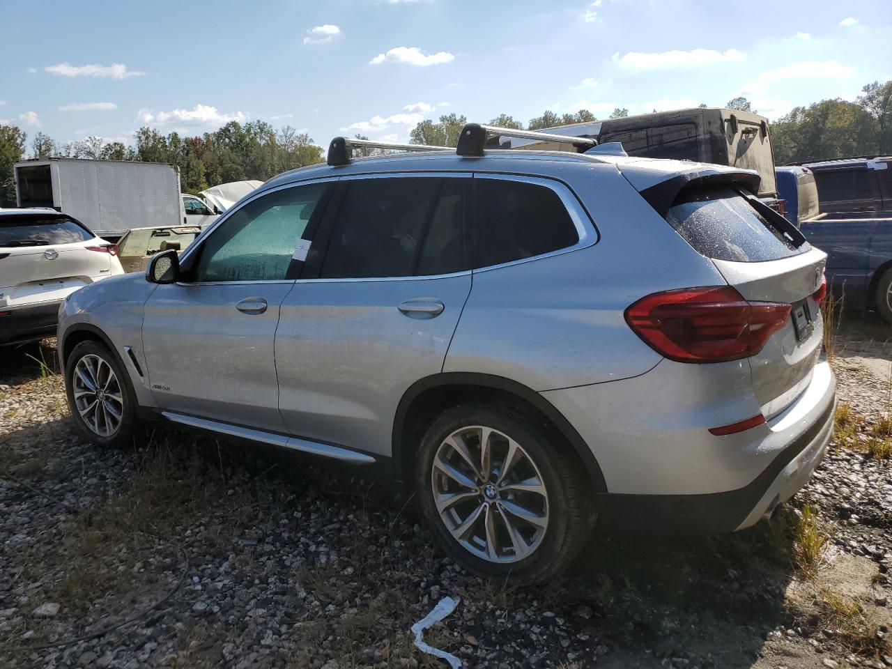 VIN 5UXTR9C5XJLD62241 2018 BMW X3 no.2