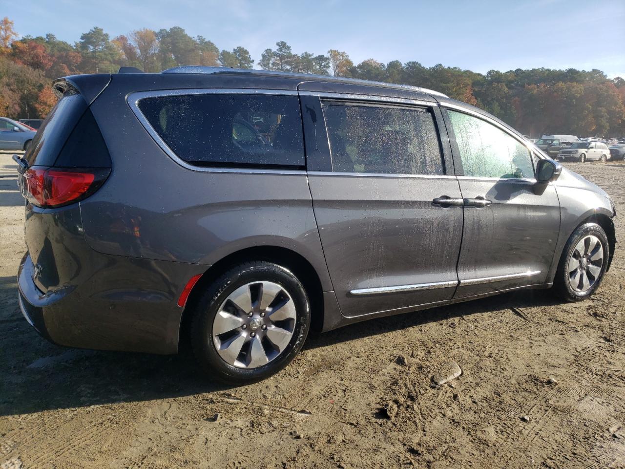 2018 Chrysler Pacifica - Image 3