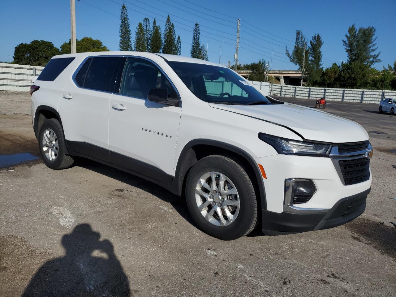 2022 Chevrolet Traverse - Image 4