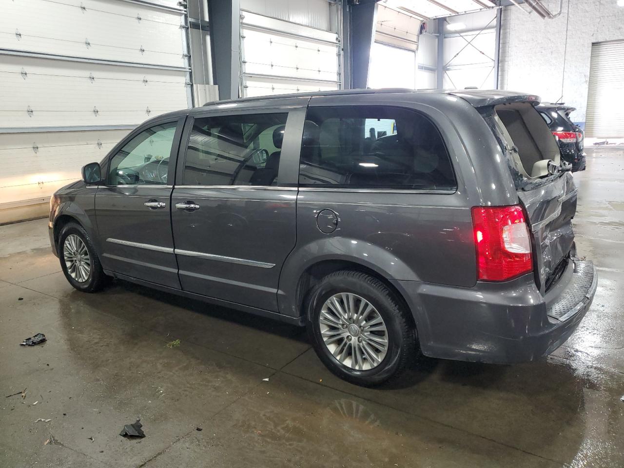 2015 Chrysler Town & Country - Image 2