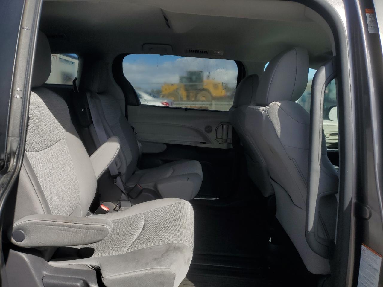 2021 Toyota Sienna - Image 11