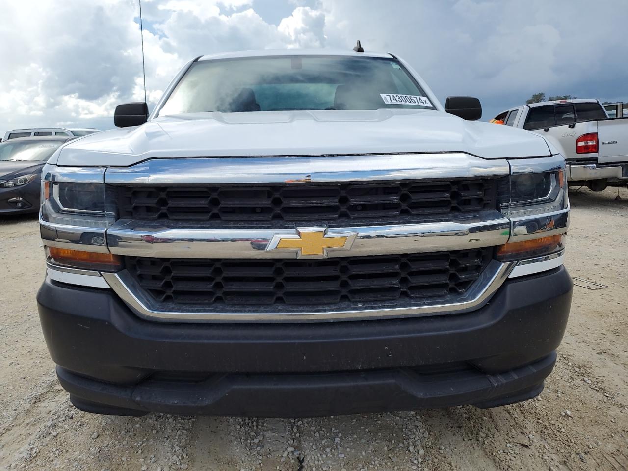 2017 Chevrolet Silverado - Image 5