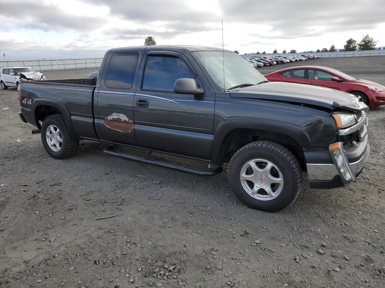 2004 Chevrolet Silverado - Image 4