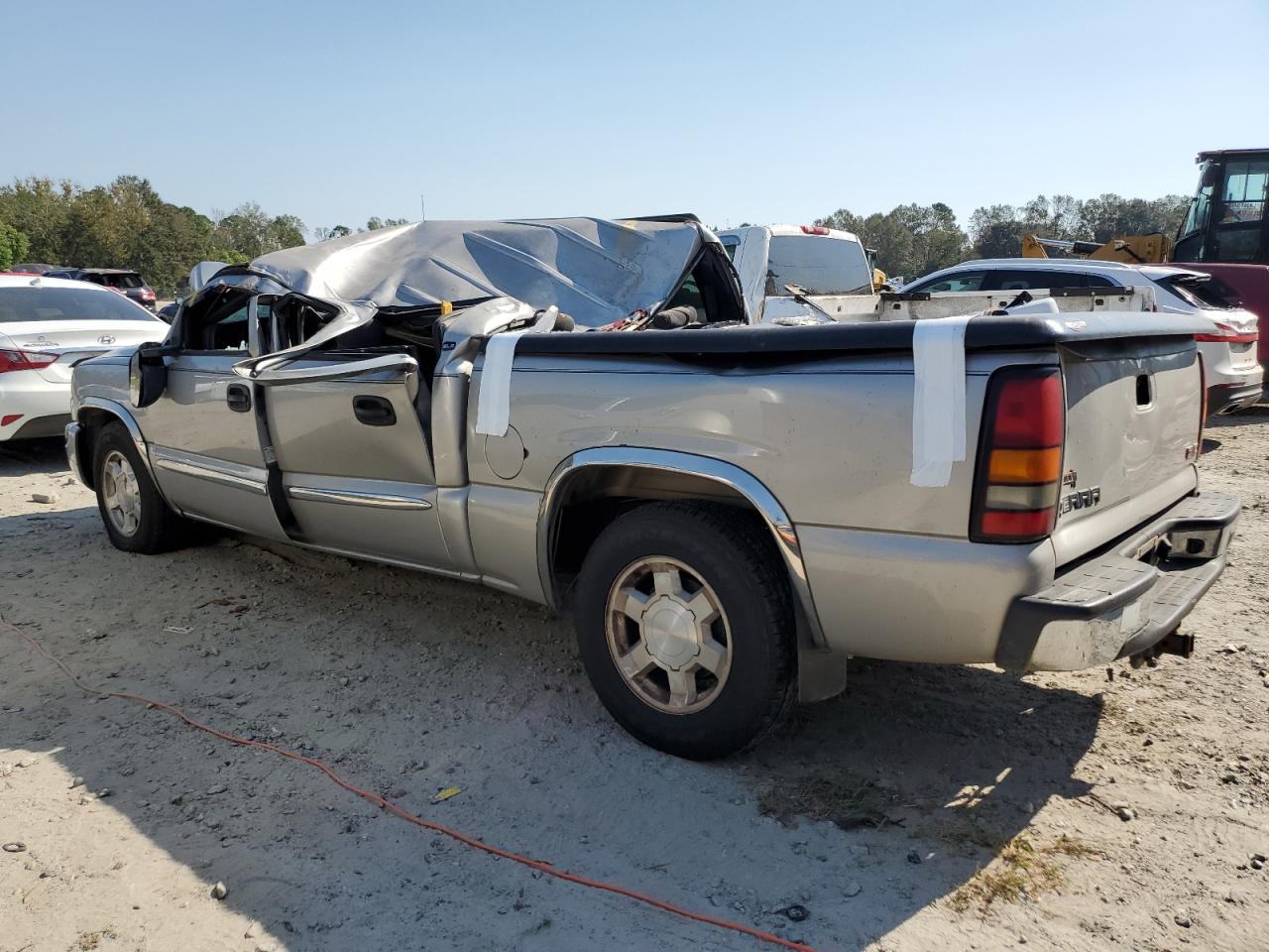 2006 GMC Sierra - Image 2