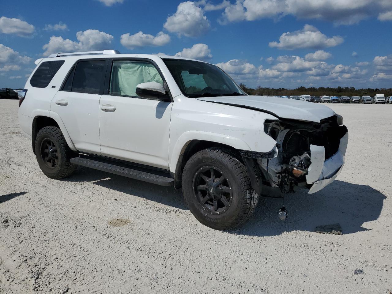 2017 Toyota 4Runner - Image 4