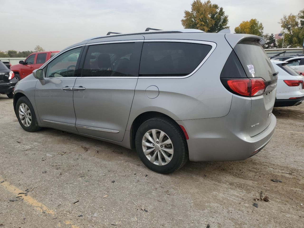 2019 Chrysler Pacifica - Image 2